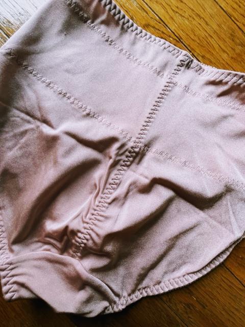 ウエスト73ー79サイズ!76サイズ!骨盤補正、2WAY生地and伸縮性アップ!光沢感ある!ショート丈!1枚履きOK!ガードル! < 女性ファッション  ウエスト73ー79サイズ!76サイズ!骨盤補正、2WAY生地and伸縮性アップ!光沢感ある!ショート丈!1枚履きOK!ガードル! < 女性ファッションの