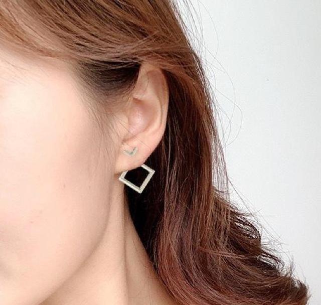 V×スクエア ピアス シルバー【両耳セット】 < 女性アクセサリー/時計  V×スクエア ピアス シルバー【両耳セット】 < 女性アクセサリー/時計の