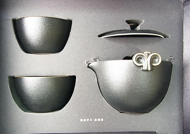 500円スタ★未使用Edenus 万仟堂 x 筆 (Bi)コラボレーションポータブル茶器セット& ボールペン特製ギフトボックス入り < インテリア/ライフ 500円スタ★未使用Edenus 万仟堂 x 筆 (Bi)コラボレーションポータブル茶器セット& ボールペン特製ギフトボックス入り < インテリア/ライフの