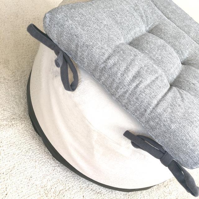 ☆美品 特殊2つ折りチェアクッション厚手 ライトグレー 2個セット☆ < インテリア/ライフ  ☆美品 特殊2つ折りチェアクッション厚手 ライトグレー 2個セット☆ < インテリア/ライフの