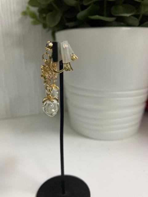 ハンドメイド いちごのチャームを使用したイヤリング < 女性ファッション  ハンドメイド いちごのチャームを使用したイヤリング < 女性ファッションの