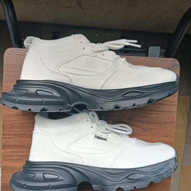 新品 25cm レディース スニーカー ホワイト シューズ 靴 身長アップ 厚底 < 女性ファッション  新品 25cm レディース スニーカー ホワイト シューズ 靴 身長アップ 厚底 < 女性ファッションの