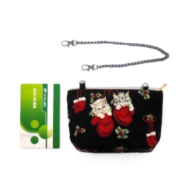 【21p幅・アクセサリーチェーン付】◆Merry Christmas◆Xmasクリスマス◆赤いミトンに子猫がin×黒地◆ポーチ < 女性ファッション 【21p幅・アクセサリーチェーン付】◆Merry Christmas◆Xmasクリスマス◆赤いミトンに子猫がin×黒地◆ポーチ < 女性ファッションの