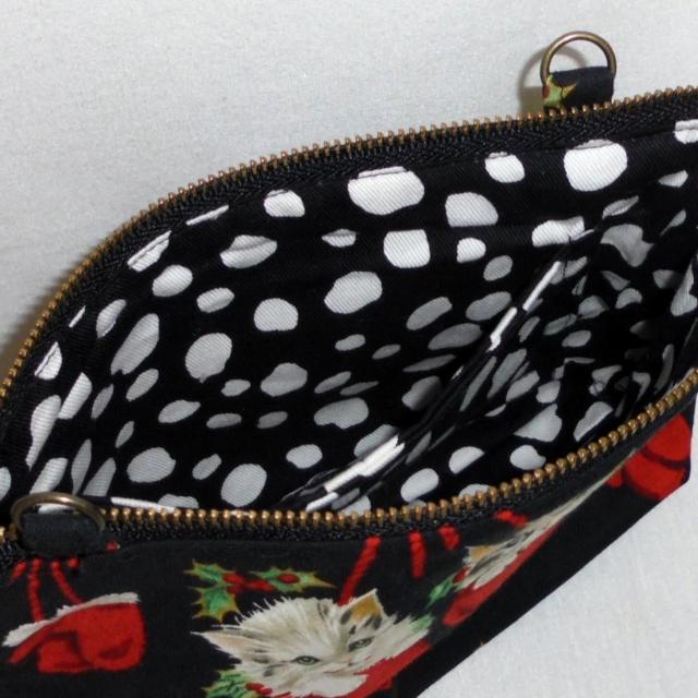 【21p幅・アクセサリーチェーン付】◆Merry Christmas◆Xmasクリスマス◆赤いミトンに子猫がin×黒地◆ポーチ < 女性ファッション 【21p幅・アクセサリーチェーン付】◆Merry Christmas◆Xmasクリスマス◆赤いミトンに子猫がin×黒地◆ポーチ < 女性ファッションの