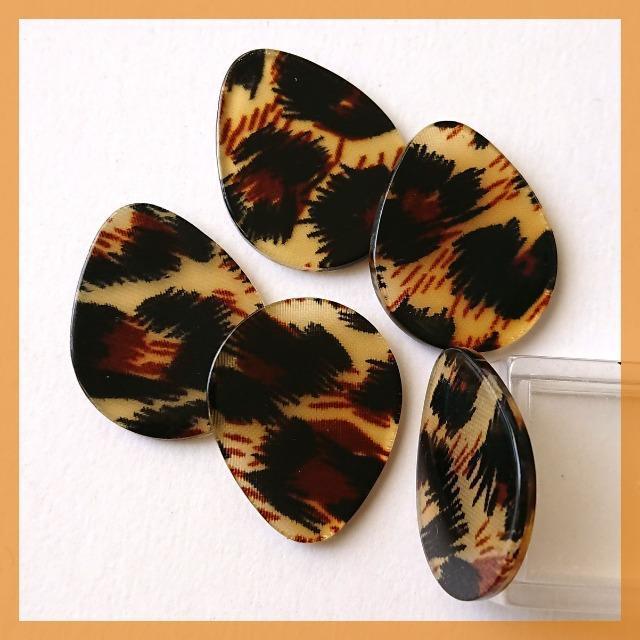 『●¥30均一●』ヒョウ柄プレートビーズパーツ*ブラック&ブラウン系*5個*約17mm*アクリル製 < ペット/手芸/園芸 『●¥30均一●』ヒョウ柄プレートビーズパーツ*ブラック&ブラウン系*5個*約17mm*アクリル製 < ペット/手芸/園芸の