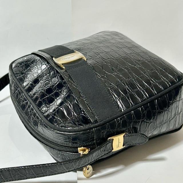 Salvatore Ferragamo �t�F���K�� ���@�� �N���R�^���� A21 6577 �V�����_�[�o�b�O �u���b�N �S�[���h �� �u�����h�� 