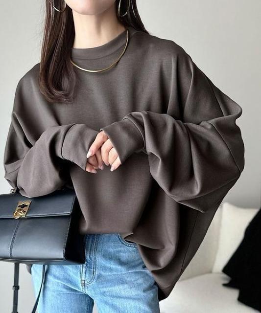 Java《JaVaジャバ コラボ》上品な抜け感と艶感◎ドルマンダンボール素材ビッグトレーナー(長袖) < 女性ファッション Java《JaVaジャバ コラボ》上品な抜け感と艶感◎ドルマンダンボール素材ビッグトレーナー(長袖) < 女性ファッションの