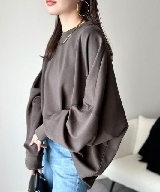 Java《JaVaジャバ コラボ》上品な抜け感と艶感◎ドルマンダンボール素材ビッグトレーナー(長袖) < 女性ファッション Java《JaVaジャバ コラボ》上品な抜け感と艶感◎ドルマンダンボール素材ビッグトレーナー(長袖) < 女性ファッションの