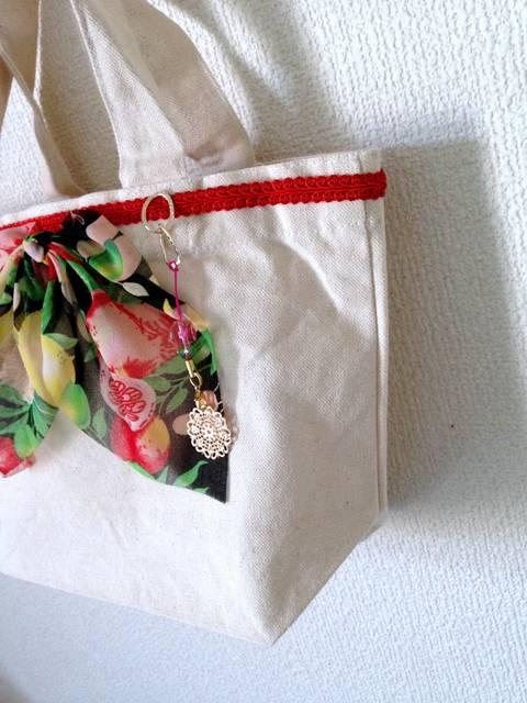 ハンドメイド◆赤いシフォンリボン レース キャンバストートバッグ■取り外し可能 ゴールドサークルチャーム < 女性ファッション  ハンドメイド◆赤いシフォンリボン レース キャンバストートバッグ■取り外し可能 ゴールドサークルチャーム < 女性ファッションの
