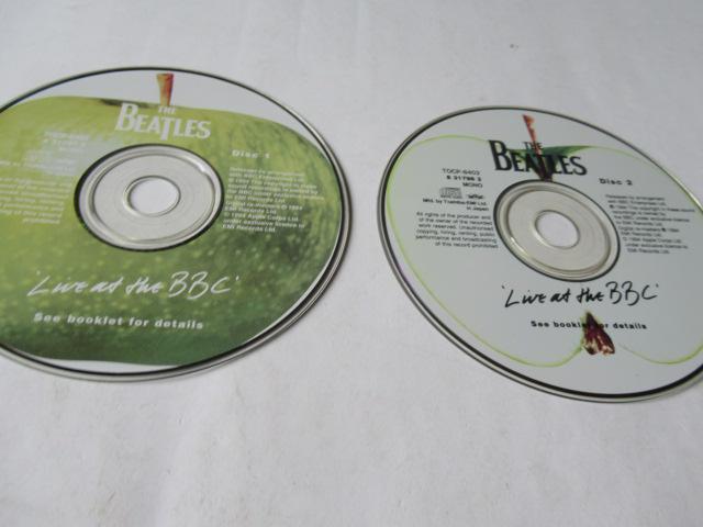 ザ・ビートルズ 2枚組CD 「 ザ・ビートルズ・ライヴ!! 」  94ページ及び48ページのブックレット付き  帯付き国内盤 < タレントグッズ  ザ・ビートルズ 2枚組CD 「 ザ・ビートルズ・ライヴ!! 」  94ページ及び48ページのブックレット付き  帯付き国内盤 < タレントグッズの