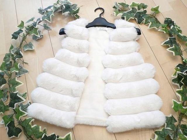 新品 ファー ジレ ベスト アイボリー 秋 冬 上質 フェイクファー ふわふわ ボリューム 羽織り 8736 ML < 女性ファッション 新品 ファー ジレ ベスト アイボリー 秋 冬 上質 フェイクファー ふわふわ ボリューム 羽織り 8736 ML < 女性ファッションの