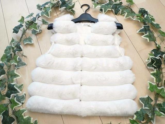 新品 ファー ジレ ベスト アイボリー 秋 冬 上質 フェイクファー ふわふわ ボリューム 羽織り 8736 ML < 女性ファッション 新品 ファー ジレ ベスト アイボリー 秋 冬 上質 フェイクファー ふわふわ ボリューム 羽織り 8736 ML < 女性ファッションの