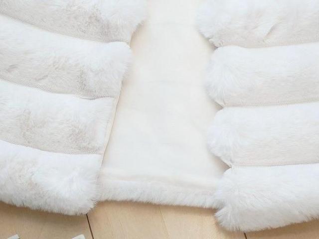 新品 ファー ジレ ベスト アイボリー 秋 冬 上質 フェイクファー ふわふわ ボリューム 羽織り 8736 ML < 女性ファッション 新品 ファー ジレ ベスト アイボリー 秋 冬 上質 フェイクファー ふわふわ ボリューム 羽織り 8736 ML < 女性ファッションの
