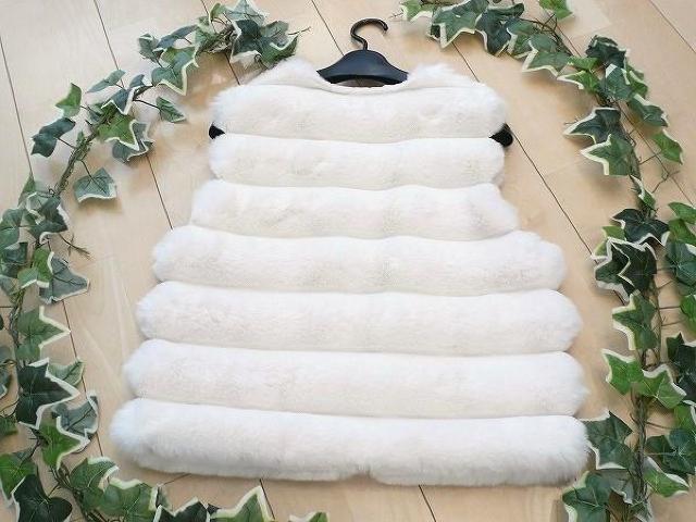 新品 ファー ジレ ベスト アイボリー 秋 冬 上質 フェイクファー ふわふわ ボリューム 羽織り 8736 ML < 女性ファッション 新品 ファー ジレ ベスト アイボリー 秋 冬 上質 フェイクファー ふわふわ ボリューム 羽織り 8736 ML < 女性ファッションの