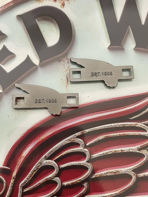 RED WING SHOES シューレースキーパー プレート レッドウィング 001 < ブランド RED WING SHOES シューレースキーパー プレート レッドウィング 001 < ブランドの