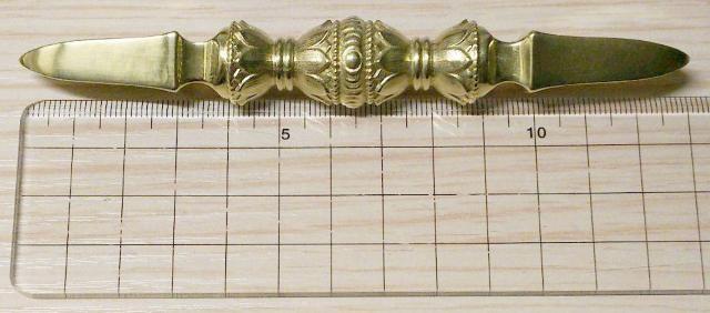 独鈷杵 13cm 真鍮製 仏教美術 密教法具 ヴァジュラ 金剛杵 Vajra < インテリア/ライフ  独鈷杵 13cm 真鍮製 仏教美術 密教法具 ヴァジュラ 金剛杵 Vajra < インテリア/ライフの