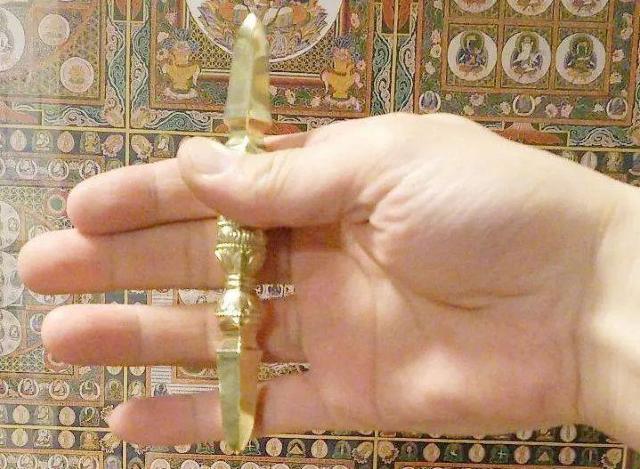 独鈷杵 13cm 真鍮製 仏教美術 密教法具 ヴァジュラ 金剛杵 Vajra < インテリア/ライフ  独鈷杵 13cm 真鍮製 仏教美術 密教法具 ヴァジュラ 金剛杵 Vajra < インテリア/ライフの