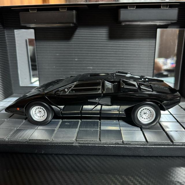 絶版未展示品 京商 1/18 ランボルギーニ カウンタックLP400 ブラック < ホビー  絶版未展示品 京商 1/18 ランボルギーニ カウンタックLP400 ブラック < ホビーの