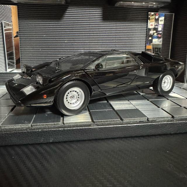 絶版未展示品 京商 1/18 ランボルギーニ カウンタックLP400 ブラック < ホビー  絶版未展示品 京商 1/18 ランボルギーニ カウンタックLP400 ブラック < ホビーの