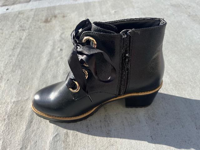 リボン紐ショートブーツ < 女性ファッション リボン紐ショートブーツ < 女性ファッションの