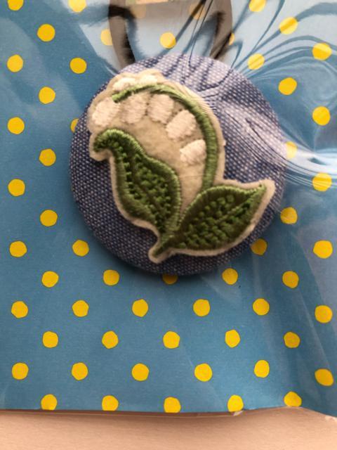 ハンドメイド ヘアゴム 特大 くるみボタン 清楚なすずらん♪ < 女性ファッション  ハンドメイド ヘアゴム 特大 くるみボタン 清楚なすずらん♪ < 女性ファッションの