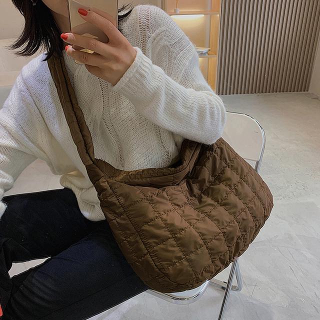送料無料 新品 キルトショルダーバッグダウン風レディース < 女性ファッション  送料無料 新品 キルトショルダーバッグダウン風レディース < 女性ファッションの