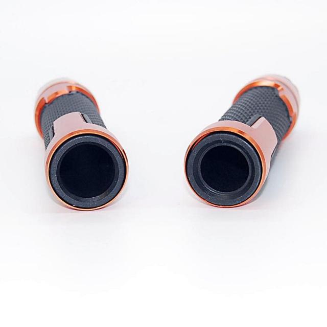 バイク メタルラバー ハンドルグリップ オレンジ アルミ カスタム 左右セット 原付 オートバイ 大型バイク 汎用 グリップ 橙 < 自動車/バイク バイク メタルラバー ハンドルグリップ オレンジ アルミ カスタム 左右セット 原付 オートバイ 大型バイク 汎用 グリップ 橙 < 自動車/バイク