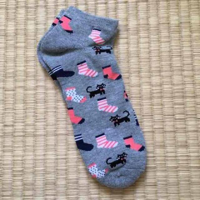 猫キャラクター柄ソックス。グレー < 女性ファッション  猫キャラクター柄ソックス。グレー  < 女性ファッションの