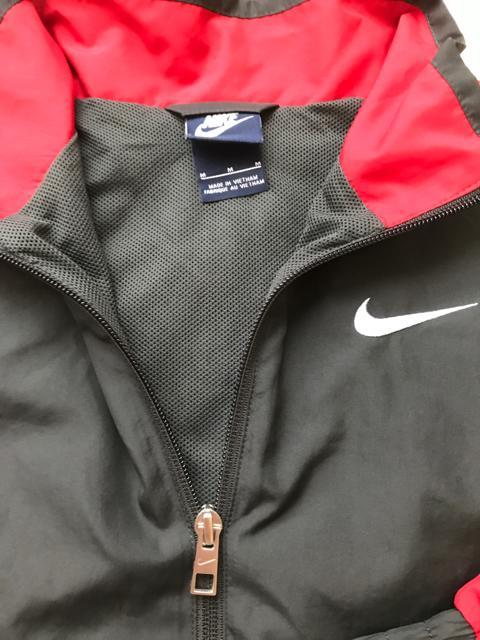 NIKE  美品ウィンドブレーカー Mサイズ150センチ < キッズ/ベビー  NIKE  美品ウィンドブレーカー Mサイズ150センチ < キッズ/ベビーの