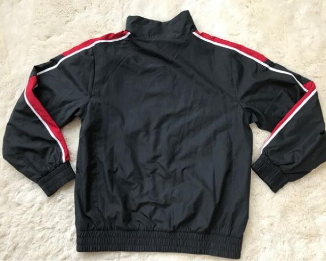 NIKE  美品ウィンドブレーカー Mサイズ150センチ < キッズ/ベビー  NIKE  美品ウィンドブレーカー Mサイズ150センチ < キッズ/ベビーの