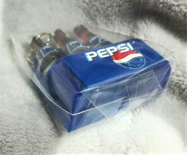 ミニチュア★ペプシコーラ3本★キーホルダー★ケースつき★ < 男性ファッション  ミニチュア★ペプシコーラ3本★キーホルダー★ケースつき★ < 男性ファッションの