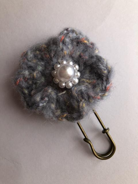 ハンドメイド ストールピン かわいいモヘアのお花♪ ライトブルー ガーリー < 女性ファッション  ハンドメイド ストールピン かわいいモヘアのお花♪ ライトブルー ガーリー < 女性ファッションの