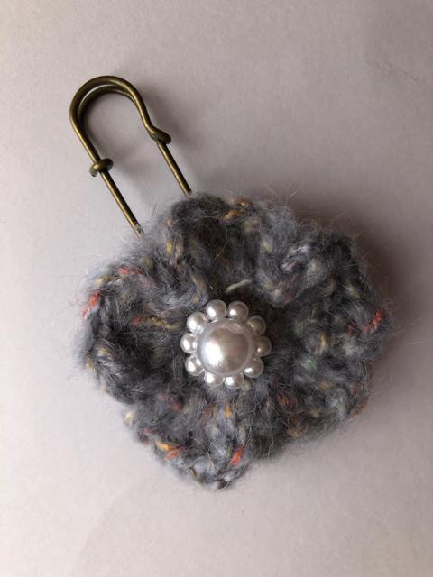 ハンドメイド ストールピン かわいいモヘアのお花♪ ライトブルー ガーリー < 女性ファッション  ハンドメイド ストールピン かわいいモヘアのお花♪ ライトブルー ガーリー < 女性ファッションの