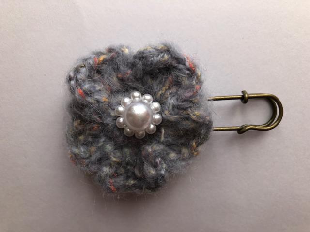 ハンドメイド ストールピン かわいいモヘアのお花♪ ライトブルー ガーリー < 女性ファッション  ハンドメイド ストールピン かわいいモヘアのお花♪ ライトブルー ガーリー < 女性ファッションの