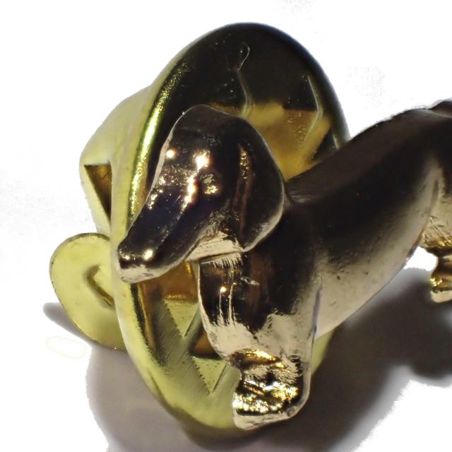 ダックスフンド ダックスフント 犬 イヌ バッジ ピンバッジ ピンズ ブローチ 金色 ゴールド色 < 女性アクセサリー/時計  ダックスフンド ダックスフント 犬 イヌ バッジ ピンバッジ ピンズ ブローチ 金色 ゴールド色 < 女性アクセサリー/時計の