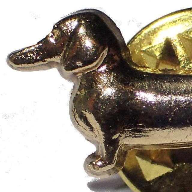 ダックスフンド ダックスフント 犬 イヌ バッジ ピンバッジ ピンズ ブローチ 金色 ゴールド色 < 女性アクセサリー/時計  ダックスフンド ダックスフント 犬 イヌ バッジ ピンバッジ ピンズ ブローチ 金色 ゴールド色 < 女性アクセサリー/時計の