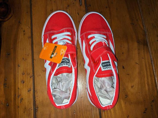 新品 20cm レディース スニーカー レッド シューズ ローカット 靴 < キッズ/ベビー  新品 20cm レディース スニーカー レッド シューズ ローカット 靴 < キッズ/ベビーの