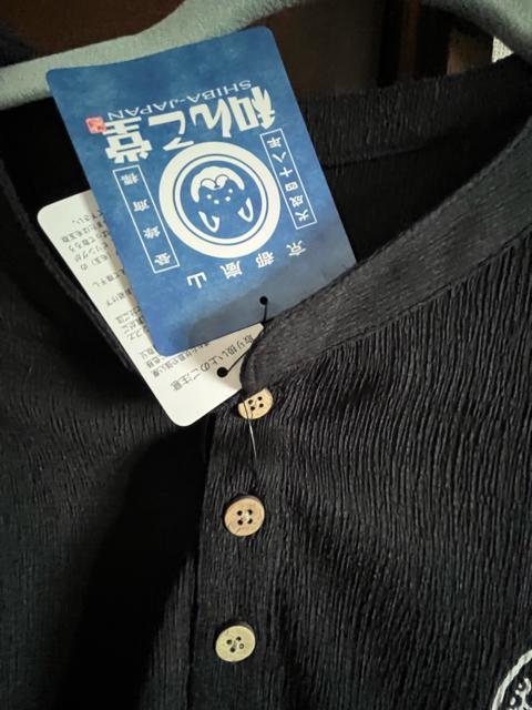 5Lサイズ!高貴紳士的!商標登録!黒柴印 和んこ堂!サラッと楊柳素材!ストレッチ!ヘンリーネック!半袖シャツ!濃紺系色合い!新品 < 男性ファッション  5Lサイズ!高貴紳士的!商標登録!黒柴印 和んこ堂!サラッと楊柳素材!ストレッチ!ヘンリーネック!半袖シャツ!濃紺系色合い!新品 < 男性ファッションの