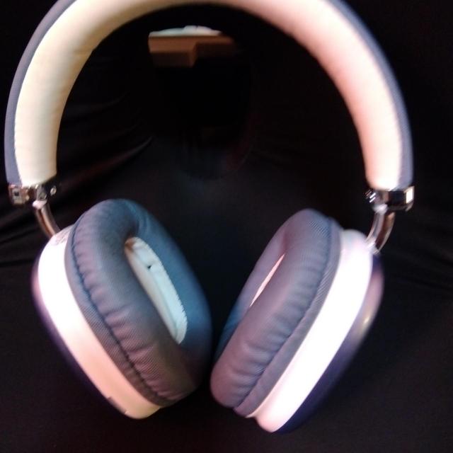 ワイヤレスヘッドホン Bluetooth対応 オーバーイヤー型 高音質 音楽鑑賞に最適 < 家電/AV ワイヤレスヘッドホン Bluetooth対応 オーバーイヤー型 高音質 音楽鑑賞に最適 < 家電/AVの