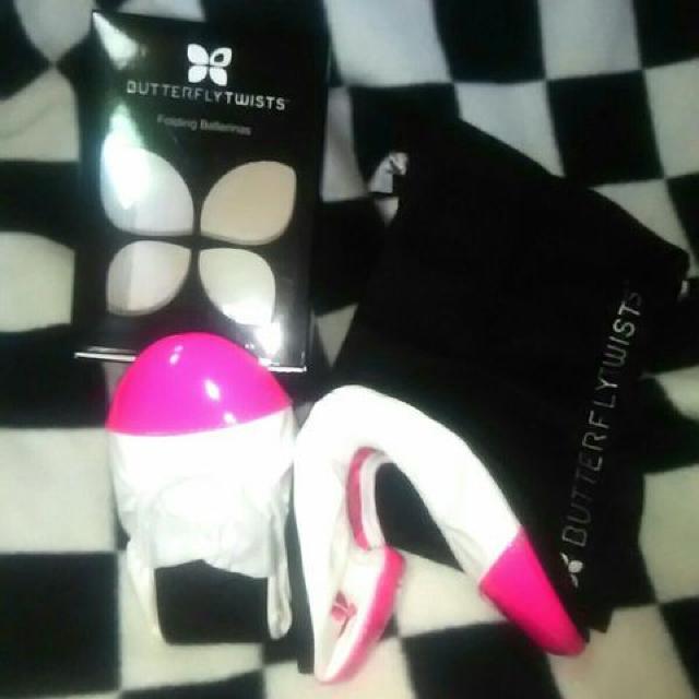 新品★ BUTTERFLY TWISTS携帯シューズ巾着袋付S < 女性ファッション  新品★ BUTTERFLY TWISTS携帯シューズ巾着袋付S  < 女性ファッションの