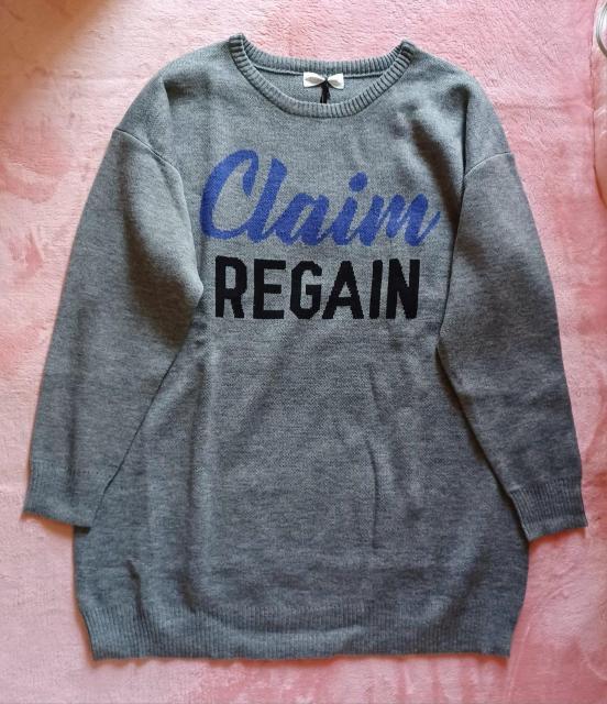 ★ゆったり楽チン♪体型カバー安心♪暖か柔らか♪英文字ロゴお洒落大人可愛い♪グレー丸首ロング丈ニットチュニック長袖セーター < 女性ファッション  ★ゆったり楽チン♪体型カバー安心♪暖か柔らか♪英文字ロゴお洒落大人可愛い♪グレー丸首ロング丈ニットチュニック長袖セーター < 女性ファッションの