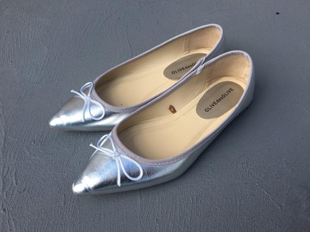 OLIVE des OLIVEシルバーパンプス < 女性ファッション  OLIVE des OLIVEシルバーパンプス  < 女性ファッションの