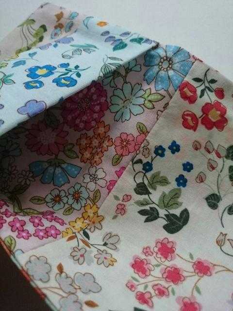 ハンドメイド☆カバー付きティッシュケース★収納ポケット付き☆カラフル花模様★ < 女性ファッション  ハンドメイド☆カバー付きティッシュケース★収納ポケット付き☆カラフル花模様★ < 女性ファッションの