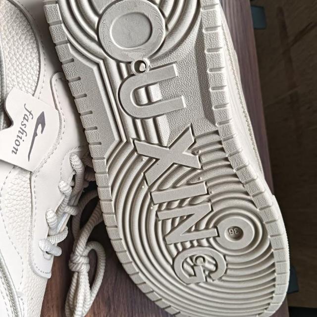 新品 23cm レディース スニーカー ベージュ シューズ 靴 厚底 カジュアル < 女性ファッション  新品 23cm レディース スニーカー ベージュ シューズ 靴 厚底 カジュアル < 女性ファッションの