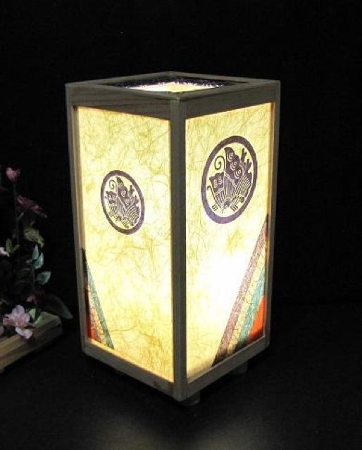 粗目和紙の温もりを/家紋の止まり木=「丸に揚羽蝶」/至福の灯火/LED・檜枠造・フイルム加工・軽量/ < 家電/AV  粗目和紙の温もりを/家紋の止まり木=「丸に揚羽蝶」/至福の灯火/LED・檜枠造・フイルム加工・軽量/ < 家電/AVの