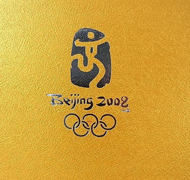 【正規品・公式ライセンス】北京2008オリンピック 屏風記念章 福娃デザイン(金メッキ/ケース付き) < ホビー 【正規品・公式ライセンス】北京2008オリンピック 屏風記念章 福娃デザイン(金メッキ/ケース付き) < ホビーの