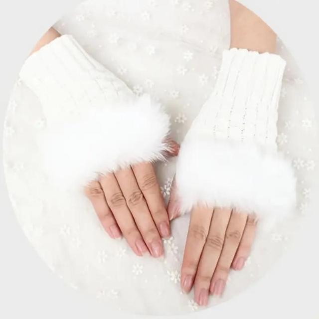 残り1点★爆ヤス価格590円★女性用冬用ニット手袋、フェイクファーカフ付き、アクリル製指なしショートウォームアームカバー 黒 < 女性ファッション  残り1点★爆ヤス価格590円★女性用冬用ニット手袋、フェイクファーカフ付き、アクリル製指なしショートウォームアームカバー 黒 < 女性ファッションの