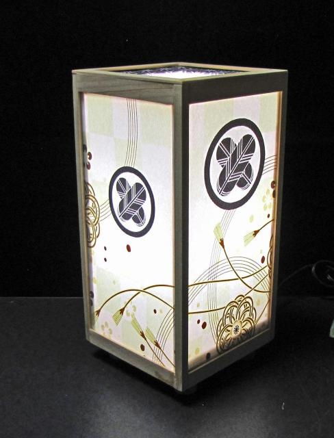 ★家紋の宿り木=「丸に違い鷹の羽」(家紋変更可)/至福の明り・温もりのひととき/LED・檜枠造・フイルム加工・軽量/ < 家電/AV  ★家紋の宿り木=「丸に違い鷹の羽」(家紋変更可)/至福の明り・温もりのひととき/LED・檜枠造・フイルム加工・軽量/  < 家電/AVの