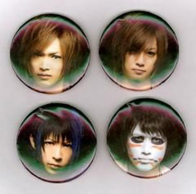 ゴールデンボンバーメンバー全員缶バッチ < タレントグッズ  ゴールデンボンバーメンバー全員缶バッチ  < タレントグッズの