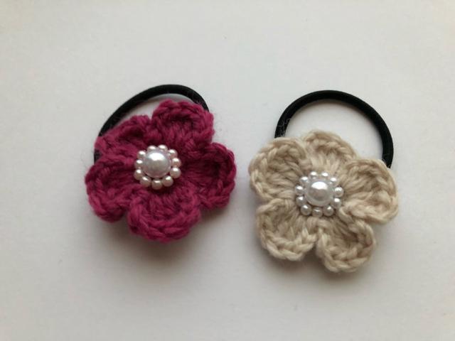 ハンドメイド ヘアゴム お花ふたつ♪ ウール100% axes好き 毛糸 < 女性ファッション  ハンドメイド ヘアゴム お花ふたつ♪ ウール100% axes好き 毛糸  < 女性ファッションの